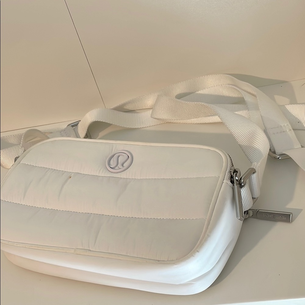 Lululemon puffer bag